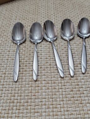 Oneida Risotto Stainless Steel Soup Spoon Set - Silver Tone Set Of 5